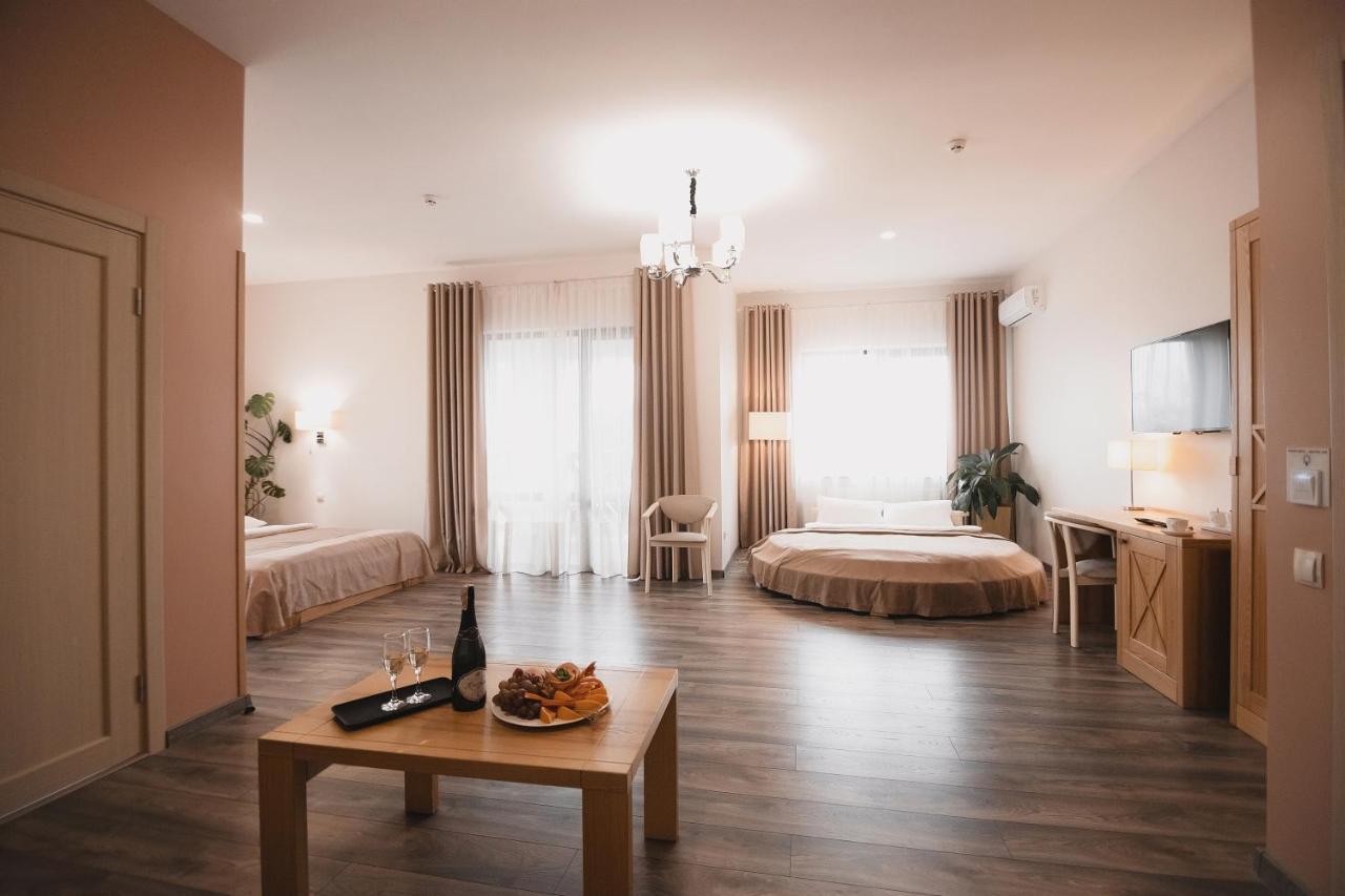 Sofia Hotel Velyka Omelyana Exterior photo
